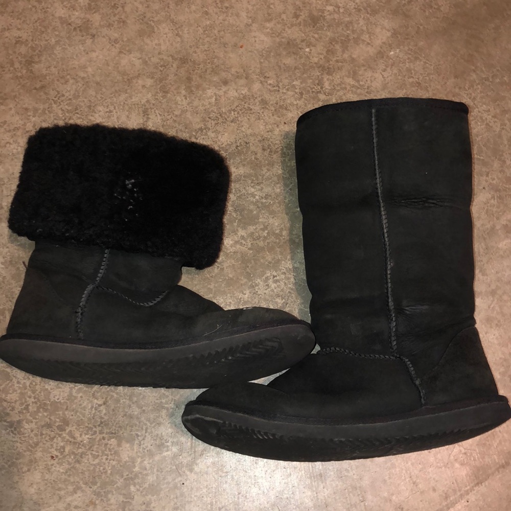 Black fuzzy Kirkland “uggs”